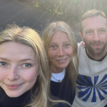 Gwyneth Paltrow e Chris Martin revelaram que a primeira palavra que a filha disse nem foi em inglês. A primeira palavra de Apple foi em espanhol: "água". (Foto: Instagram)