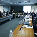 Com 15 votos favoráveis e 11 contrários, o projeto agora segue para votação no plenário do Senado ainda hoje, e, se aprovado, será encaminhado para sanção presidencial. (Foto: Agência Brasil)