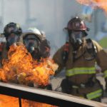 Quando os bombeiros chegaram ao local, por volta das 5h, a casa de madeira já estava completamente destruída pelas chamas. (Foto: Unsplash)