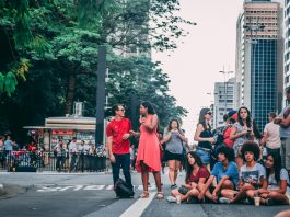 A Virada Cultural é um evento anual realizado pela prefeitura de São Paulo. (Foto: Pexels)