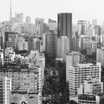 Em parceria com o Metrô-SP, as estações Anhangabaú (Linha Vermelha) e São Bento (Linha Azul) vão funcionar para embarque e desembarque 24 horas. (Foto: Pexels)