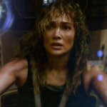 Jennifer Lopez anunciou que “Atlas” alcançou o primeiro lugar na lista dos 10 filmes mais vistos da Netflix e ela o sucesso da produção aos seus apoiadores. (Foto: Netflix)