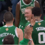 Com isso, o time de Dallas não conseguiu levar a disputa para o jogo 6, nesta segunda-feira, e os Celtics cravaram o título da NBA por 106 a 88 e fecharam em 4 a 1 a série da final da maior liga de basquete do mundo. (Foto: X)