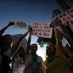 A votação, realizada sem anúncio prévio, provocou protestos em todo o país. (Foto: Agência Brasil)