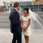 Lily e David se casaram em 2020 após cerimônia íntima e descontraída em Las Vegas. (Foto: Instagram)