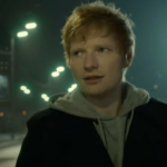 De acordo com Ed Sheeran, o tédio é o que move as pessoas a terem celular: "Nada de criativo surgiu de estar conectado o tempo todo. O tédio é o que faz alguém pensar em um iPhone", opinou. (Foto: Reprodução/YouTube)