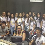 Carlinhos postou sua primeira foto foi numa rádio com as candidatas ao concurso de Miss Alagoas. (Foto: Instagram)