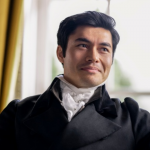 Henry Golding nasceu na Malásia e encantou o mundo todo com sua beleza. (Foto: Divulgação)