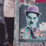 A proposta para tal título foi inicialmente feita em 1931, mas a cerimônia não ocorreu na época devido ao fato de Chaplin não ter servido na Primeira Guerra Mundial. (Foto: Divulgação/Unsplash)