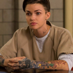 Conhecida por seus trabalhos em "Batwoman" e "Orange is the new black", Ruby Rose diz que acorda todos os dias "neutra" em relação ao seu gênero. (Foto: Divulgação/Netflix)