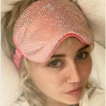 Com isso, Miley já teve problemas com vícios em drogas e álcool. (Foto: Instagram)