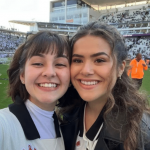 As duas serão amigas na trama, o que não é nada diferente da vida real. Inclusive, elas já trabalharam juntas lado a lado na última temporada da série "De Volta aos 15", do Netflix. (Foto: Instagram)