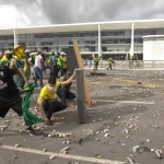 Dentre essas mais de 200 pessoas, 48 foram presas. (Foto: Agência Brasil)