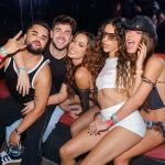 Viajar de férias com Anitta é o sonho de muitos, e alguns famosos conseguem esse privilégio. Confira a galeria de imagens e conheça os artistas que já aproveitaram dias incríveis ao lado da cantora (Foto: Instagram)