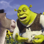 Além dos filmes principais “Shrek” (2001), “Shrek 2” (2004), “Shrek Terceiro” (2007) e “Shrek Para Sempre” (2010), a franquia já tem alguns longas derivados como “Gato de Botas: Preso num Conto Épico” e “Gato de Botas 2: O Último Pedido”. (Foto: Reprodução)