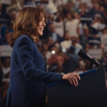 Além disso, a pesquisa descobriu que 88% dos democratas dizem que estão pelo menos um pouco entusiasmados com a candidatura de Kamala Harris para presidente. (Foto: X)