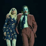 Lady Gaga e Joaquin Phoenix em Coringa 2. (Foto: Warner)