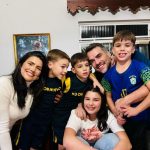 “Que benção Mari! Ter a confirmação da ação de Deus nas nossas vidas por intercessão de nossa Mãe! Seus gêmeos lindos e perfeitos junto com Anita e Antônio! Que eles sejam sempre abençoados e vocês com muita saúde, amor e prosperidade!”, comentou uma seguidora. (Foto: Instagram)