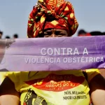 Para Luciane, é essencial que as crianças participem de eventos contra o racismo desde cedo, para que entendam a importância de lutar por um mundo mais justo e igualitário. (Foto: Agência Brasil)