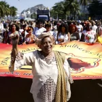 “É resistência na luta dos direitos do negro e da igualdade que ainda buscamos. Os jovens precisam aprender a caminhar e ter coragem”, afirmou Nair. (Foto: Agência Brasil)