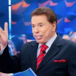 “O SBT confirma que nosso querido Silvio Santos está com Influenza A. Ele está sendo medicado e no hospital. A família agradece o carinho que todos estão tendo conosco. E a gente fica aqui na torcida por mais notícias. Silvio Santos está internado, mas está bem.” (Foto: SBT)