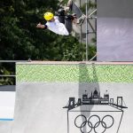 Andy Macdonald, skatista britânico de 50 anos, está prestes a fazer história ao se tornar o skatista mais idoso a competir nas Olimpíadas de Paris 2024. (Foto: Instagram)