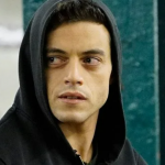 Mais conhecido por suas atuações como Freddie Mercury em 'Bohemian Rhapsody' (2018) e o hacker Elliot Alderson da série 'Mr. Robot', há algo pouco convencionalmente atraente em Rami Malek. Mais conhecido por suas atuações como Freddie Mercury em 'Bohemian Rhapsody' (2018) e o hacker Elliot Alderson da série 'Mr. Robot', há algo pouco convencionalmente atraente em Rami Malek. (Foto: Divulgação)