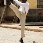 Apesar de Lázaro Ramos ter nascido em Salvador, na Bahia, ele disse que só teve contato com a capoeira por conta dos papéis que precisava atuar nas novelas e nos cinemas. (Foto; Divulgação/Globo/João Cotta)