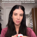 Maria falou sobre a escolha pelo medicamento via oral. "Optei pelo oral porque acho prático... o tópico deixa o cabelo todo melado. Eca!", escreveu. (Foto: Reprodução/Instagram)