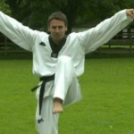 Murilo Rosa é faixa preta em taekwondo, modalidade em que foi o único a integrar a equipe brasileira no mundial da modalidade de 1990. (Foto: Reprodução/GloboPlay)