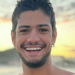 Gabriel Santana, que participou como Camarote do "BBB 23", cogitou fazer um trisal com bailarinos de Anitta, após um show da cantora no reality. (Foto: Instagram)