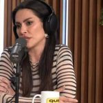 Na sequência, Cleo revelou que achava que era muito julgada: Sei lá, por causa da sua roupa ou por causa de alguma fofoca que saiu sobre você, e que nem é verdade. (Foto: Reprodução/YouTube)