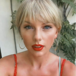 Taylor Swift é conhecida por transformar sua sede de vingança em música, o que não só expõe aqueles que a magoaram, como também rende uma tonelada de dinheiro para ela. E tem jeito melhor de se vingar?! (Foto: Instagram)