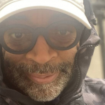 Spike Lee também acompanhou a partida entre a Sérvia e Estados Unidos. (Foto: Instagram)