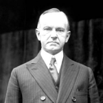 Na época, esperava-se que Coolidge vencesse com facilidade a reeleição em 1928. Entretanto, o presidente se recusou a concorrer novamente, dizendo apenas que achava que não tinha capacidade de enfrentar as dificuldades do cargo por mais quatro anos. Ele tinha 56 anos de idade. (Foto: Reprodução/YouTube)