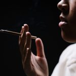 Assim, segundo a entidade, a diretriz se concentra em ajudar mais de 750 milhões de usuários de tabaco que querem parar de fumar. (Foto: Pexels)