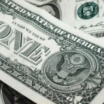 O valor deste dólar varia conforme a demanda dessas empresas, bancos, entre outros. (Foto: Pexels)