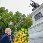 As manifestações começaram no Monumento al Libertador Bernardo O’Higgins, em Santiago, durante a cerimônia de oferenda floral, o primeiro compromisso oficial de Lula. (Foto: Agência Brasil)