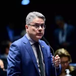 Vieira, que também é jurista, argumenta que não apenas o recente vazamento de conversas, mas toda a conduta do magistrado, justificaria um pedido de impeachment. (Foto: Agência Senado)