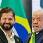 Apesar da presença de jornalistas à espera de uma declaração, Lula optou por não se deter para conversar com a imprensa em frente ao hotel. (Foto: X)