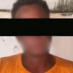 Em um vídeo divulgado pela polícia, o homem confessa ter matado a mãe enquanto ela dormia no sofá de casa. (Foto: PMGO)