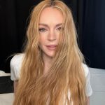 Lindsay Lohan, conhecida por seus papéis icônicos no cinema, também enfrentou desafios pessoais fora das telas. Entre eles, um problema com compras compulsivas. Em meio a uma vida cercada de paparazzi e pressão da mídia, Lindsay buscava conforto no ato de comprar, acumulando roupas, acessórios e itens de luxo de forma impulsiva (Foto: Instagram)