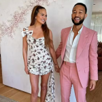 Chrissy Teigen, que é casada com o cantor John Legend, falou pela primeira vez sobre o uso da cetamina em uma publicação no Instagram no dia 1 de dezembro de 2023. (Foto: Instagram)