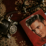 Nem mesmo personalidades falecidas, como Elvis Presley, escaparam de processos pós-morte! (Foto: Divulgação/Unsplash)