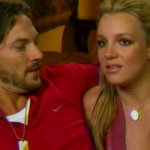 Britney considera o maior arrependimento da sua vida ter estrelado reality show com Federline, 'Britney & Kevin: Chaotic' (2005). (Foto: Reprodução)