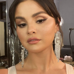 Além disso, Selena teve muitas frustrações, pois não teve um armário de colégio e nem foi para o baile, como vários adolescentes. (Foto: Instagram)