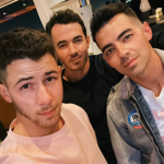 Os irmãos Nick, Joe e Kevin foram educados em casa até se formarem no ensino médio. (Foto: Instagram)