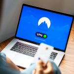 Além disso, o ministro impôs multa de R$50 mil diária a qualquer pessoa ou empresa que use qualquer subterfúgio (como VPNs) para acessar o X, mesmo o site estando banido do país. (Foto: Pexels)