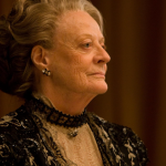 Ícone do teatro e do cinema britânicos, Maggie Smith conquistou o carinho de um vasto público internacional no papel da rabugenta, mas terrivelmente cativante condessa Lady Violet na série de televisão "Downton Abbey". (Foto: Divulgação)