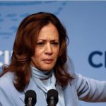 Entretanto, nas eleições americanas, o foco se volta para os chamados estados decisivos — aqueles onde nenhum partido tem uma maioria consolidada. Nesses estados, Kamala Harris lidera em quatro deles, enquanto Trump está à frente em três, indicando uma disputa altamente competitiva. (Foto: Facebook)